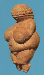 Die Venus von Willendorf, Seitenansicht der weiblichen Figurine, Gravettien-Kultur, Oberes Paläolithikum, ca. 30000-18000 v. Chr.
